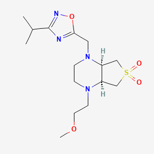 molecular formula C15H26N4O4S B5596727 (4aS*,7aR*)-1-[(3-isopropyl-1,2,4-oxadiazol-5-yl)methyl]-4-(2-methoxyethyl)octahydrothieno[3,4-b]pyrazine 6,6-dioxide 