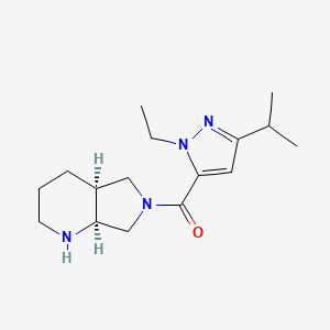 molecular formula C16H26N4O B5596736 rel-(4aS,7aS)-6-[(1-ethyl-3-isopropyl-1H-pyrazol-5-yl)carbonyl]octahydro-1H-pyrrolo[3,4-b]pyridine hydrochloride 