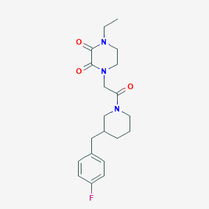 molecular formula C20H26FN3O3 B5597073 1-ethyl-4-{2-[3-(4-fluorobenzyl)piperidin-1-yl]-2-oxoethyl}piperazine-2,3-dione 