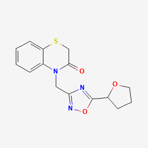 molecular formula C15H15N3O3S B5597921 4-{[5-(tetrahydrofuran-2-yl)-1,2,4-oxadiazol-3-yl]methyl}-2H-1,4-benzothiazin-3(4H)-one 