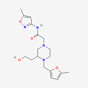 molecular formula C18H26N4O4 B5598792 2-{3-(2-hydroxyethyl)-4-[(5-methyl-2-furyl)methyl]-1-piperazinyl}-N-(5-methyl-3-isoxazolyl)acetamide 