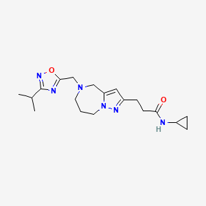 molecular formula C19H28N6O2 B5599048 N-cyclopropyl-3-{5-[(3-isopropyl-1,2,4-oxadiazol-5-yl)methyl]-5,6,7,8-tetrahydro-4H-pyrazolo[1,5-a][1,4]diazepin-2-yl}propanamide 