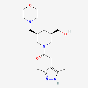 molecular formula C18H30N4O3 B5599447 [(3R*,5R*)-1-[(3,5-dimethyl-1H-pyrazol-4-yl)acetyl]-5-(4-morpholinylmethyl)-3-piperidinyl]methanol 