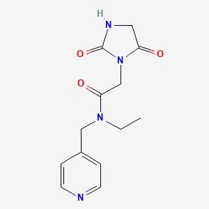molecular formula C13H16N4O3 B5599544 2-(2,5-dioxo-1-imidazolidinyl)-N-ethyl-N-(4-pyridinylmethyl)acetamide 