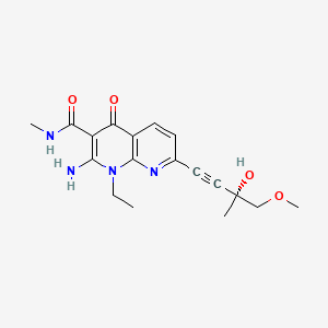 molecular formula C18H22N4O4 B560141 (R)-2-氨基-1-乙基-7-(3-羟基-4-甲氧基-3-甲基丁-1-炔-1-基)-N-甲基-4-氧代-1,4-二氢-1,8-萘啶-3-甲酰胺 CAS No. 1433953-83-3
