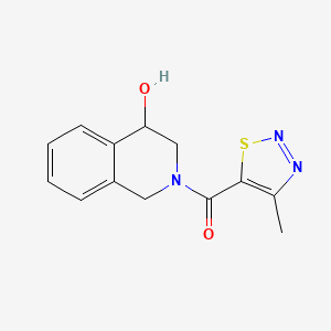 molecular formula C13H13N3O2S B5605568 2-[(4-methyl-1,2,3-thiadiazol-5-yl)carbonyl]-1,2,3,4-tetrahydroisoquinolin-4-ol 