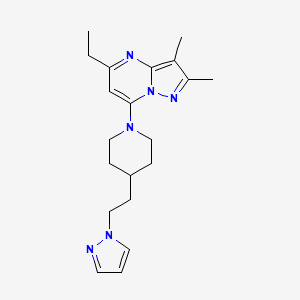 molecular formula C20H28N6 B5605728 5-ethyl-2,3-dimethyl-7-{4-[2-(1H-pyrazol-1-yl)ethyl]piperidin-1-yl}pyrazolo[1,5-a]pyrimidine 