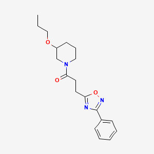 molecular formula C19H25N3O3 B5606375 1-[3-(3-phenyl-1,2,4-oxadiazol-5-yl)propanoyl]-3-propoxypiperidine 