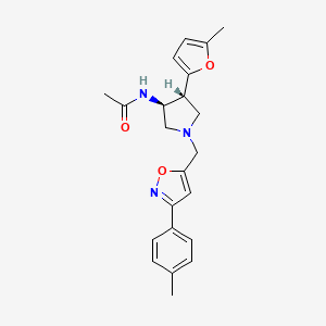 molecular formula C22H25N3O3 B5609921 N-((3S*,4R*)-4-(5-methyl-2-furyl)-1-{[3-(4-methylphenyl)-5-isoxazolyl]methyl}-3-pyrrolidinyl)acetamide 