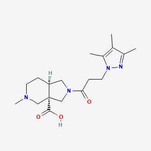 molecular formula C18H28N4O3 B5612374 (3aS*,7aR*)-5-methyl-2-[3-(3,4,5-trimethyl-1H-pyrazol-1-yl)propanoyl]octahydro-3aH-pyrrolo[3,4-c]pyridine-3a-carboxylic acid 