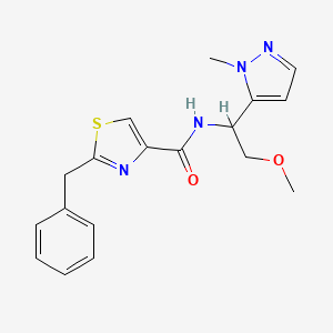 molecular formula C18H20N4O2S B5614921 2-benzyl-N-[2-methoxy-1-(1-methyl-1H-pyrazol-5-yl)ethyl]-1,3-thiazole-4-carboxamide 