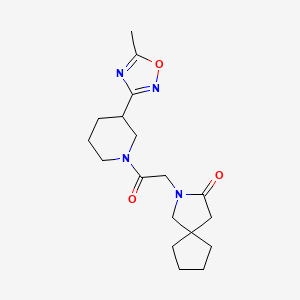 molecular formula C18H26N4O3 B5616944 2-{2-[3-(5-methyl-1,2,4-oxadiazol-3-yl)piperidin-1-yl]-2-oxoethyl}-2-azaspiro[4.4]nonan-3-one 