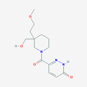 molecular formula C14H21N3O4 B5617880 6-{[3-(hydroxymethyl)-3-(2-methoxyethyl)-1-piperidinyl]carbonyl}-3(2H)-pyridazinone 