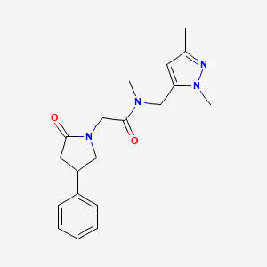 molecular formula C19H24N4O2 B5619378 N-[(1,3-dimethyl-1H-pyrazol-5-yl)methyl]-N-methyl-2-(2-oxo-4-phenylpyrrolidin-1-yl)acetamide 