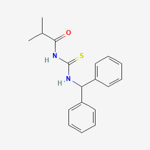 molecular formula C18H20N2OS B5619391 N-{[(diphenylmethyl)amino]carbonothioyl}-2-methylpropanamide 