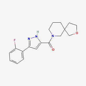 molecular formula C18H20FN3O2 B5619508 7-{[3-(2-fluorophenyl)-1H-pyrazol-5-yl]carbonyl}-2-oxa-7-azaspiro[4.5]decane 
