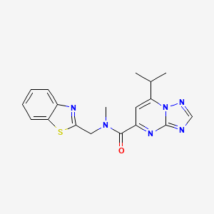 molecular formula C18H18N6OS B5620217 N-(1,3-benzothiazol-2-ylmethyl)-7-isopropyl-N-methyl[1,2,4]triazolo[1,5-a]pyrimidine-5-carboxamide 