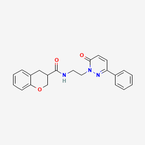 molecular formula C22H21N3O3 B5620257 N-[2-(6-oxo-3-phenylpyridazin-1(6H)-yl)ethyl]chromane-3-carboxamide 