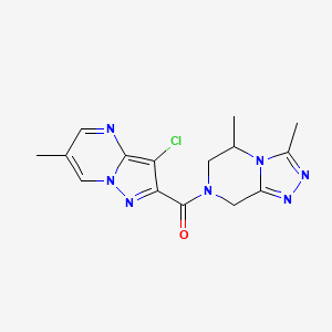 molecular formula C15H16ClN7O B5620264 7-[(3-chloro-6-methylpyrazolo[1,5-a]pyrimidin-2-yl)carbonyl]-3,5-dimethyl-5,6,7,8-tetrahydro[1,2,4]triazolo[4,3-a]pyrazine 