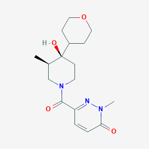 molecular formula C17H25N3O4 B5621573 6-{[(3R*,4R*)-4-hydroxy-3-methyl-4-(tetrahydro-2H-pyran-4-yl)-1-piperidinyl]carbonyl}-2-methyl-3(2H)-pyridazinone 