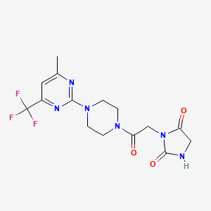 molecular formula C15H17F3N6O3 B5622635 3-(2-{4-[4-methyl-6-(trifluoromethyl)-2-pyrimidinyl]-1-piperazinyl}-2-oxoethyl)-2,4-imidazolidinedione 