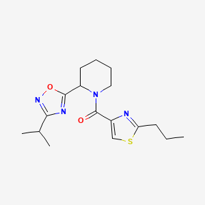 molecular formula C17H24N4O2S B5624357 2-(3-isopropyl-1,2,4-oxadiazol-5-yl)-1-[(2-propyl-1,3-thiazol-4-yl)carbonyl]piperidine 