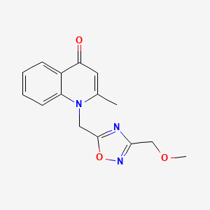 molecular formula C15H15N3O3 B5625450 1-{[3-(methoxymethyl)-1,2,4-oxadiazol-5-yl]methyl}-2-methylquinolin-4(1H)-one 