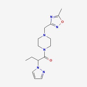 molecular formula C15H22N6O2 B5626857 1-[(5-methyl-1,2,4-oxadiazol-3-yl)methyl]-4-[2-(1H-pyrazol-1-yl)butanoyl]piperazine 