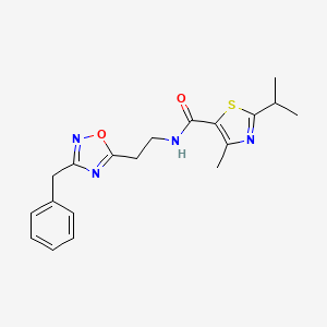 molecular formula C19H22N4O2S B5629927 N-[2-(3-benzyl-1,2,4-oxadiazol-5-yl)ethyl]-2-isopropyl-4-methyl-1,3-thiazole-5-carboxamide 