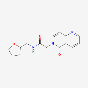 molecular formula C15H17N3O3 B5630529 2-(5-oxo-1,6-naphthyridin-6(5H)-yl)-N-(tetrahydrofuran-2-ylmethyl)acetamide 