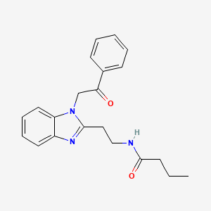 molecular formula C21H23N3O2 B5630604 N-{2-[1-(2-oxo-2-phenylethyl)-1H-benzimidazol-2-yl]ethyl}butanamide 