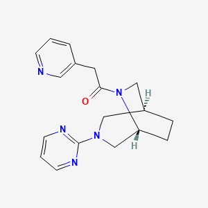 molecular formula C18H21N5O B5633504 (1S*,5R*)-6-(3-pyridinylacetyl)-3-(2-pyrimidinyl)-3,6-diazabicyclo[3.2.2]nonane 
