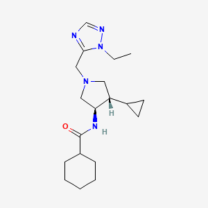 molecular formula C19H31N5O B5633746 N-{rel-(3R,4S)-4-cyclopropyl-1-[(1-ethyl-1H-1,2,4-triazol-5-yl)methyl]-3-pyrrolidinyl}cyclohexanecarboxamide hydrochloride 