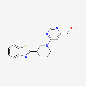 molecular formula C18H20N4OS B5634057 2-{1-[6-(methoxymethyl)pyrimidin-4-yl]piperidin-3-yl}-1,3-benzothiazole 