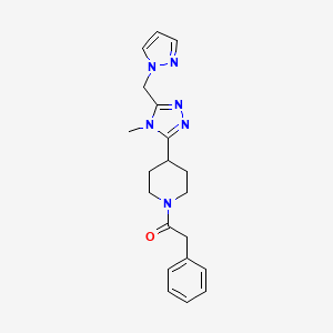 molecular formula C20H24N6O B5635303 4-[4-methyl-5-(1H-pyrazol-1-ylmethyl)-4H-1,2,4-triazol-3-yl]-1-(phenylacetyl)piperidine 