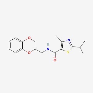 molecular formula C17H20N2O3S B5635406 N-(2,3-dihydro-1,4-benzodioxin-2-ylmethyl)-2-isopropyl-4-methyl-1,3-thiazole-5-carboxamide 