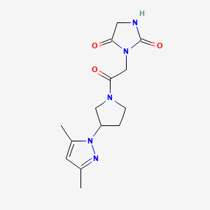 molecular formula C14H19N5O3 B5636896 3-{2-[3-(3,5-dimethyl-1H-pyrazol-1-yl)-1-pyrrolidinyl]-2-oxoethyl}-2,4-imidazolidinedione 