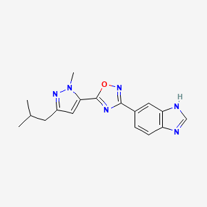 molecular formula C17H18N6O B5641335 5-[5-(3-isobutyl-1-methyl-1H-pyrazol-5-yl)-1,2,4-oxadiazol-3-yl]-1H-benzimidazole 