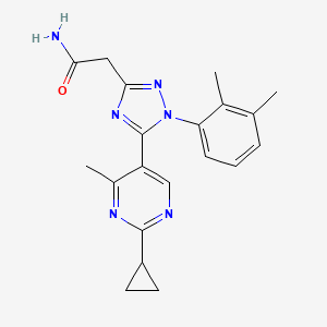 molecular formula C20H22N6O B5643324 2-[5-(2-cyclopropyl-4-methylpyrimidin-5-yl)-1-(2,3-dimethylphenyl)-1H-1,2,4-triazol-3-yl]acetamide 