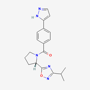 molecular formula C19H21N5O2 B5643574 3-isopropyl-5-{(2S)-1-[4-(1H-pyrazol-3-yl)benzoyl]-2-pyrrolidinyl}-1,2,4-oxadiazole 