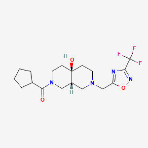 molecular formula C18H25F3N4O3 B5644126 (4aR*,8aR*)-2-(cyclopentylcarbonyl)-7-{[3-(trifluoromethyl)-1,2,4-oxadiazol-5-yl]methyl}octahydro-2,7-naphthyridin-4a(2H)-ol 