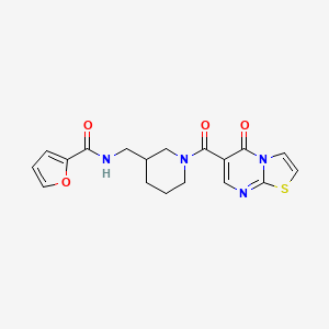 molecular formula C18H18N4O4S B5646444 N-({1-[(5-oxo-5H-[1,3]thiazolo[3,2-a]pyrimidin-6-yl)carbonyl]piperidin-3-yl}methyl)-2-furamide 