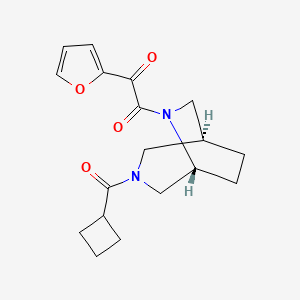 molecular formula C18H22N2O4 B5646959 2-[(1S*,5R*)-3-(cyclobutylcarbonyl)-3,6-diazabicyclo[3.2.2]non-6-yl]-1-(2-furyl)-2-oxoethanone 