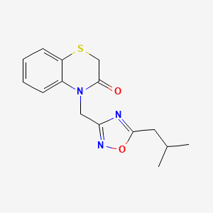 molecular formula C15H17N3O2S B5648066 4-[(5-isobutyl-1,2,4-oxadiazol-3-yl)methyl]-2H-1,4-benzothiazin-3(4H)-one 
