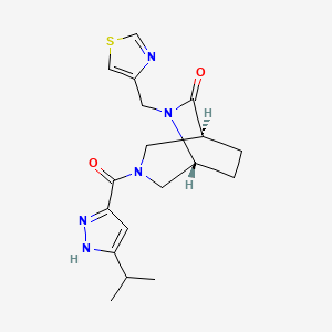 molecular formula C18H23N5O2S B5648422 (1S*,5R*)-3-[(3-isopropyl-1H-pyrazol-5-yl)carbonyl]-6-(1,3-thiazol-4-ylmethyl)-3,6-diazabicyclo[3.2.2]nonan-7-one 