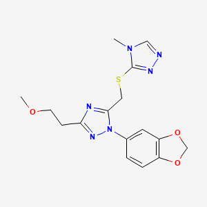 molecular formula C16H18N6O3S B5648424 1-(1,3-benzodioxol-5-yl)-3-(2-methoxyethyl)-5-{[(4-methyl-4H-1,2,4-triazol-3-yl)thio]methyl}-1H-1,2,4-triazole 