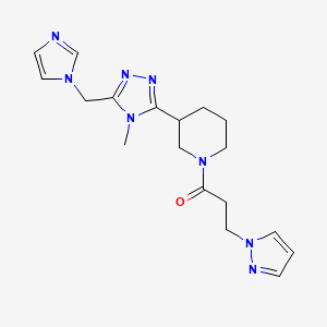 molecular formula C18H24N8O B5648946 3-[5-(1H-imidazol-1-ylmethyl)-4-methyl-4H-1,2,4-triazol-3-yl]-1-[3-(1H-pyrazol-1-yl)propanoyl]piperidine 