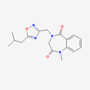 molecular formula C17H20N4O3 B5649979 4-[(5-isobutyl-1,2,4-oxadiazol-3-yl)methyl]-1-methyl-3,4-dihydro-1H-1,4-benzodiazepine-2,5-dione 