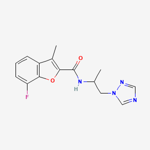 molecular formula C15H15FN4O2 B5651420 7-fluoro-3-methyl-N-[1-methyl-2-(1H-1,2,4-triazol-1-yl)ethyl]-1-benzofuran-2-carboxamide 