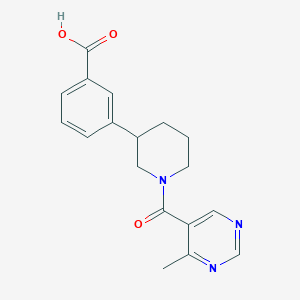 molecular formula C18H19N3O3 B5652827 3-{1-[(4-methylpyrimidin-5-yl)carbonyl]piperidin-3-yl}benzoic acid 